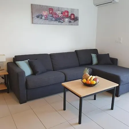 2/4 Pers, Piscine, Proche Mer, Appartement